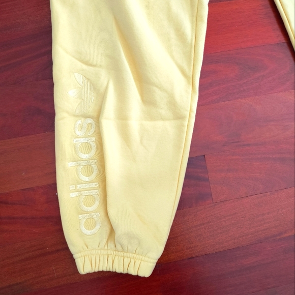 Adidas Women's Sweatpants.Adidas WOMEN'S Sweatpants. Features 2 front po - Picture 16 of 16